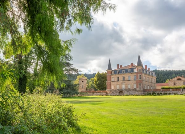 Domaines et Château de Valinches, Restaurant, Marols, Auvergne-Rhône-Alpes, France
